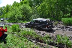 лужа она и есть лужа, но с такими машинами так мелочь
