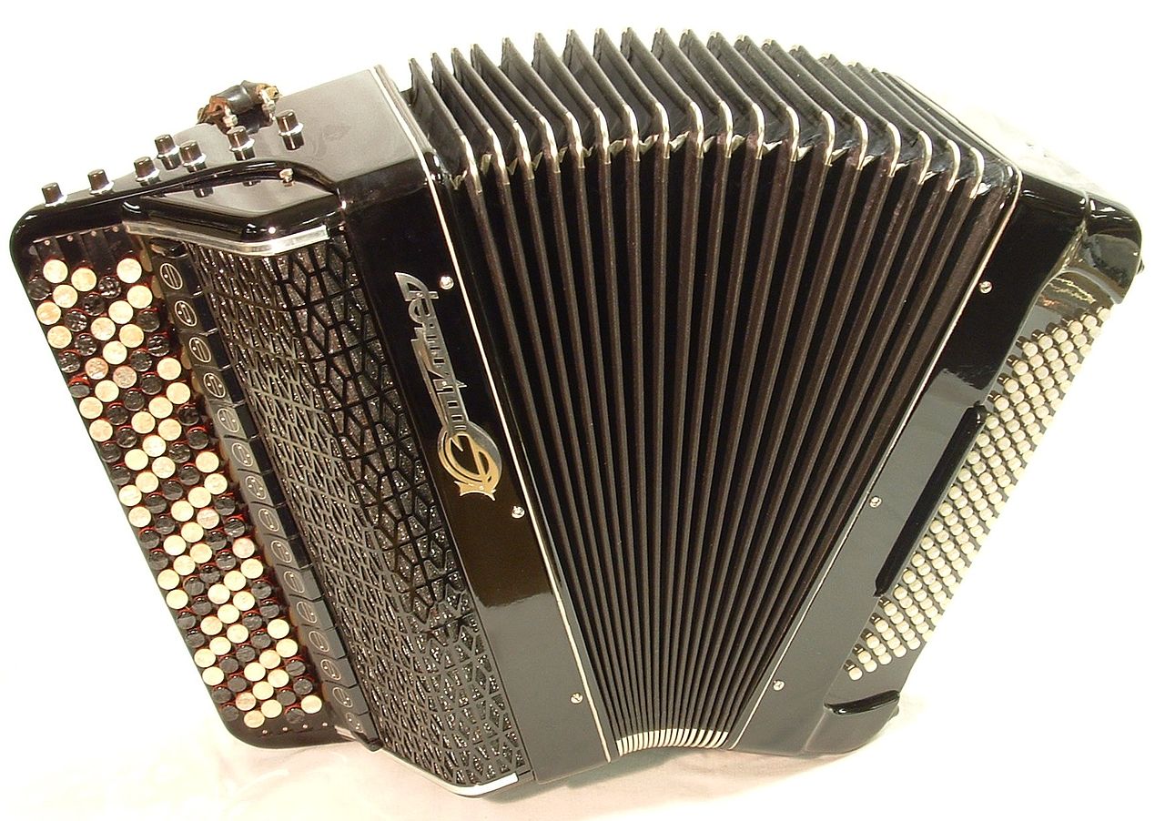 1280px-Jupiter_bayan_accordion.JPG