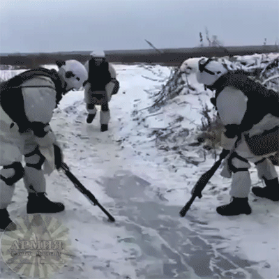 Russian+military+use+mines+to+play+ice+g