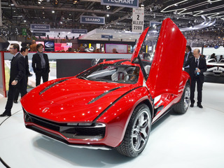 Ателье Italdesign всего в двух экземплярах разработала уникальную машину, при этом оба предназначены для внутреннего пользования - это прототип Parcour, который отдалённо напоминает суперкар из Санта-Агаты.