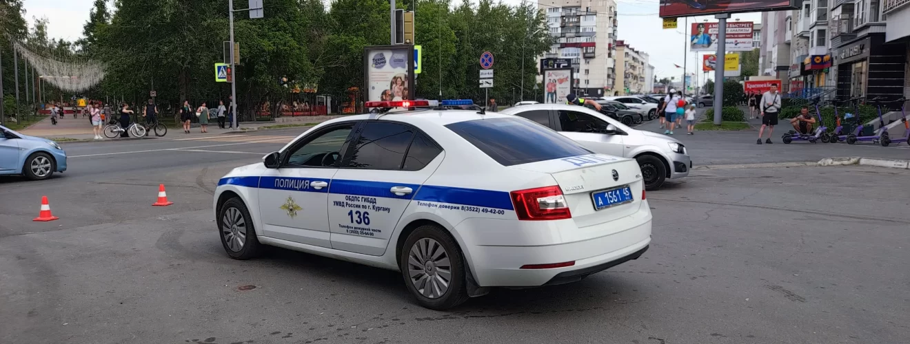 Машина ДПС летом