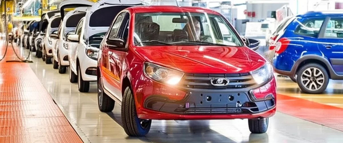 LADA Vesta в новом цвете Фламенко