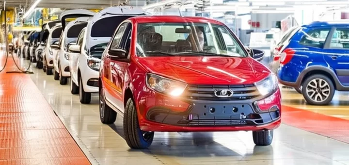 LADA Vesta в новом цвете Фламенко