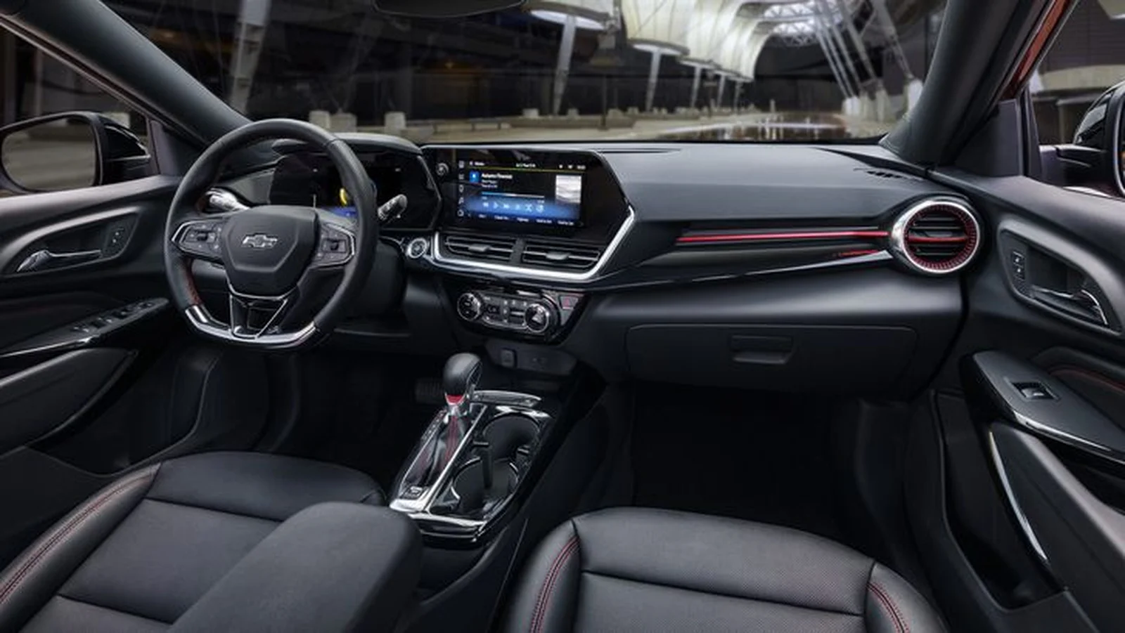 Chevrolet Trax серебристого цвета в комплектации RS