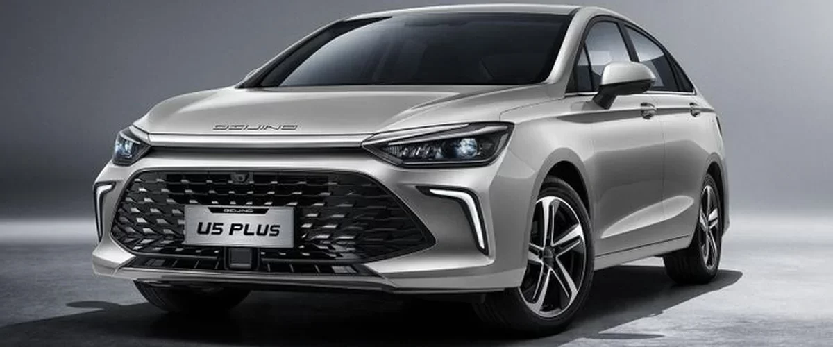 Фотография автомобилей BAIC X75 и BAIC BJ40