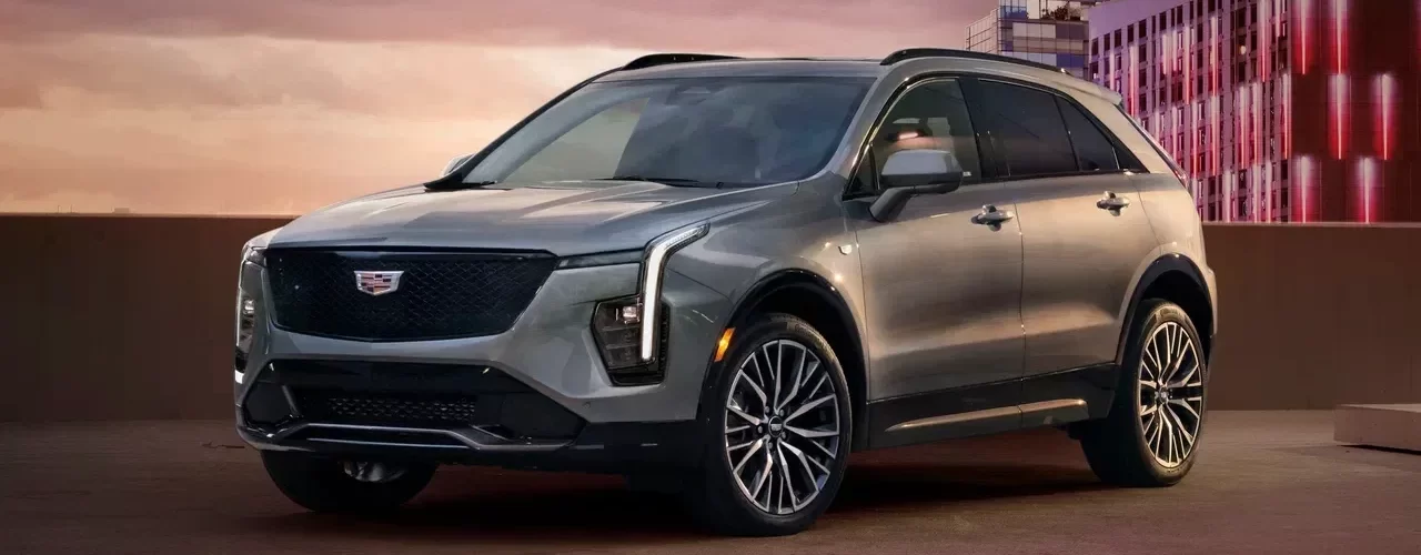 Сравнение цен Cadillac XT4 и LADA Aura