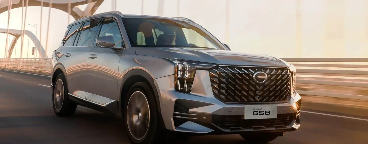 GAC GS8 Hybrid на парковке дилерского центра