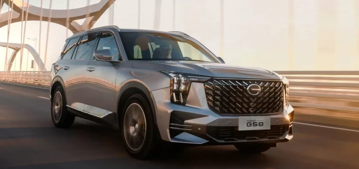 GAC GS8 Hybrid на парковке дилерского центра