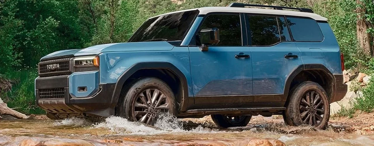 Фотография салона Toyota с новыми автомобилями