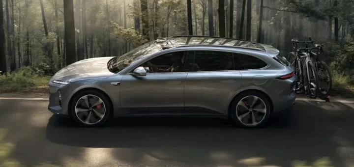 Обновленные электромобили Nio ET5 и ET5 Touring с улучшенным дизайном и технологиями.