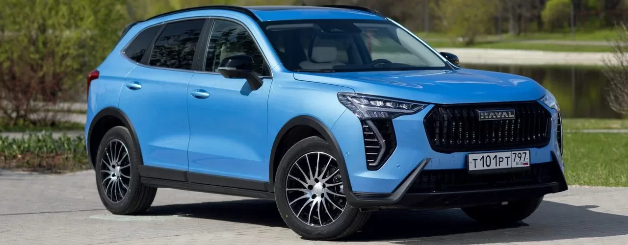 Три популярных китайских кроссовера: Haval Jolion, Chery Tiggo 7 Pro Max и Haval M6.
