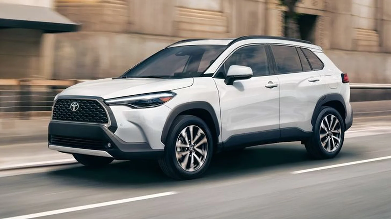 Toyota Corolla Cross - новый кроссовер на российском рынке