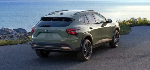 Chevrolet Trax RS серебристый цвет