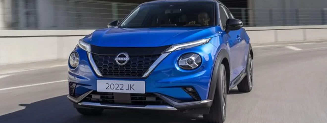Nissan Juke ярко-красный