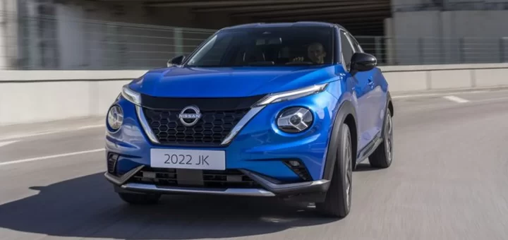 Nissan Juke ярко-красный