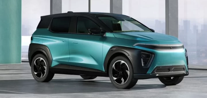 Электромобиль Атом на дороге