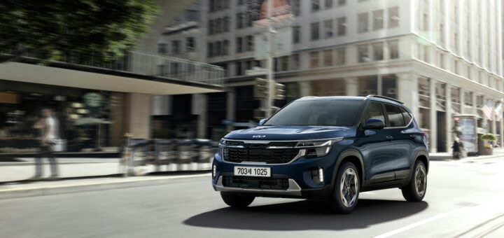 Kia SELTOS driving on the city road