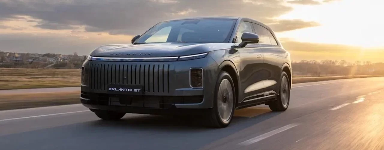 Гибридный кроссовер Exlantix ET на дороге