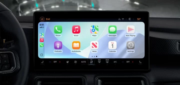 Изображение, иллюстрирующее использование Apple CarPlay в автомобиле