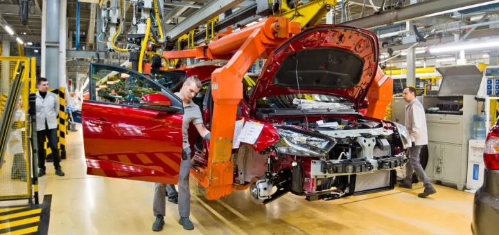 АвтоВАЗ сокращает производство автомобилей из-за снижения спроса