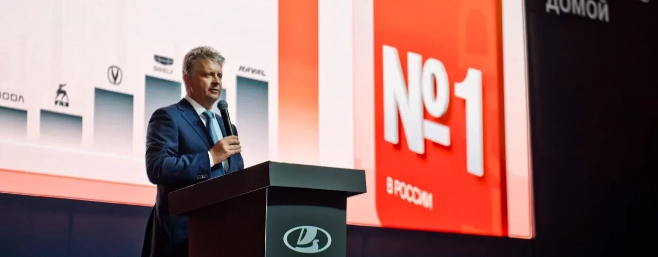 Изображение, иллюстрирующее переполненные склады автомобилей