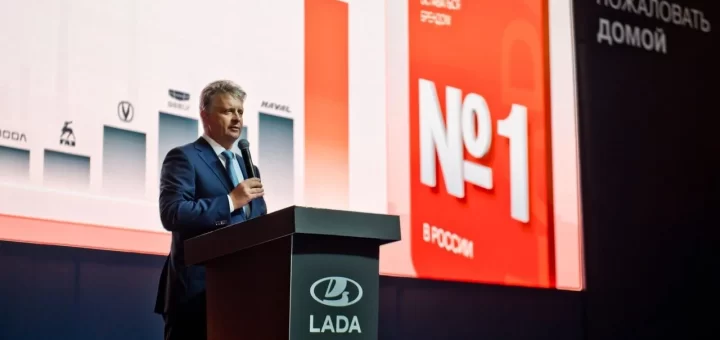 Изображение, иллюстрирующее переполненные склады автомобилей