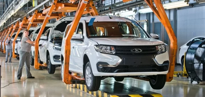 Фотография LADA Largus на заводе