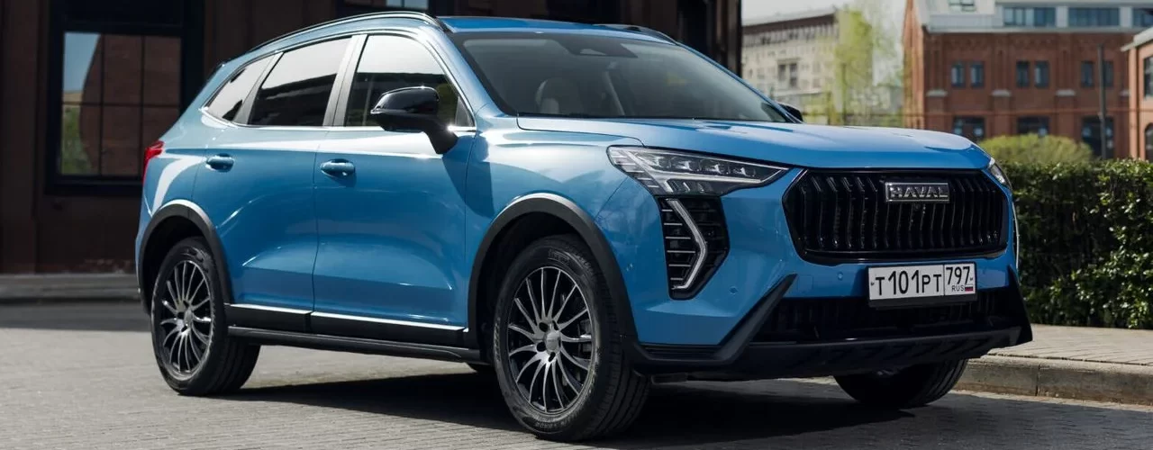 Диаграмма, показывающая процентное соотношение китайских кроссоверов с полным и передним приводом в России.