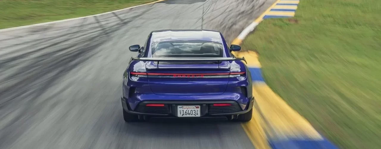 Porsche Taycan Turbo GT на гоночной трассе