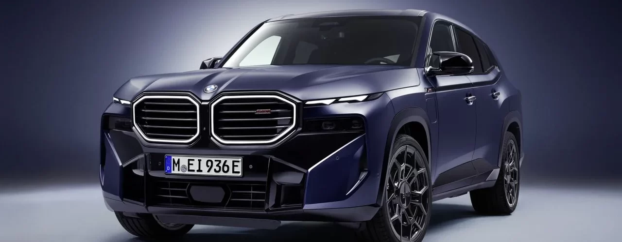 Обновленный BMW XM в новом цвете BMW Individual Frozen Tanzanite Blue