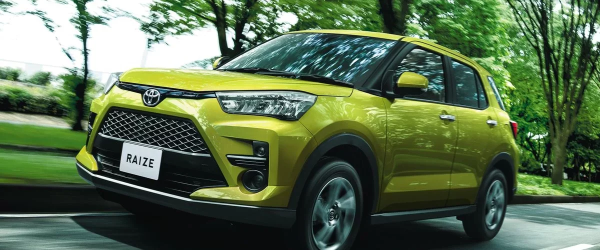Новый компактный кроссовер Toyota Raize на российском рынке