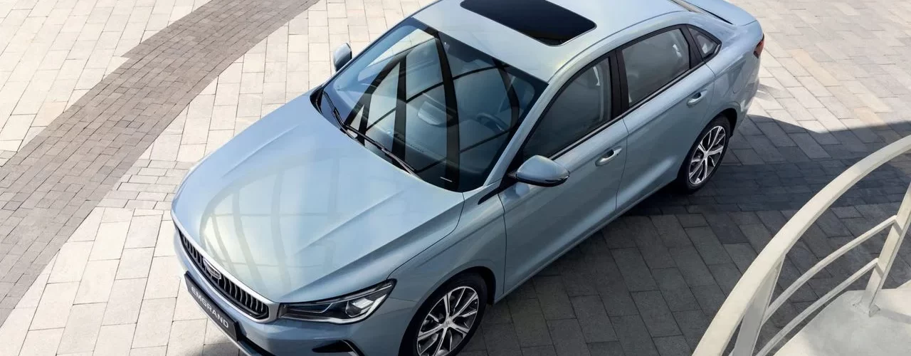 Фотография седана Geely Emgrand с указанием цены
