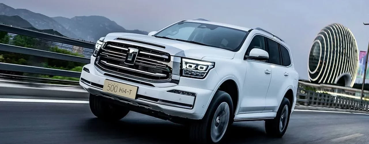 Новый Tank 500 Hi-Charge на фоне горного пейзажа