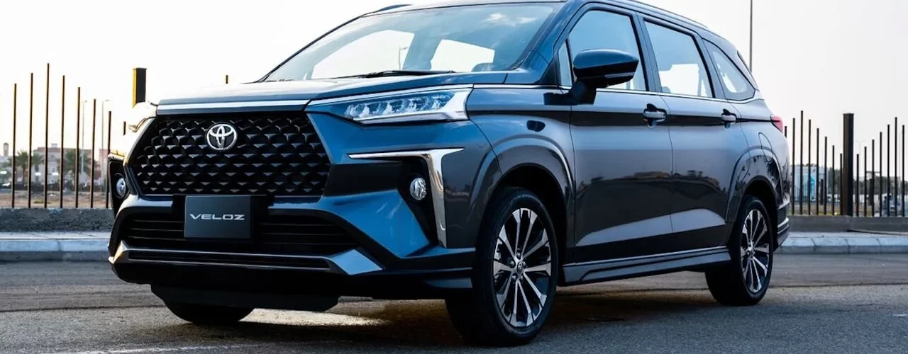 Toyota Veloz — семиместный компактвэн