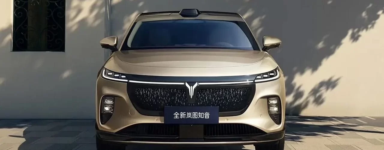 Интерьер электрического кроссовера Voyah Courage