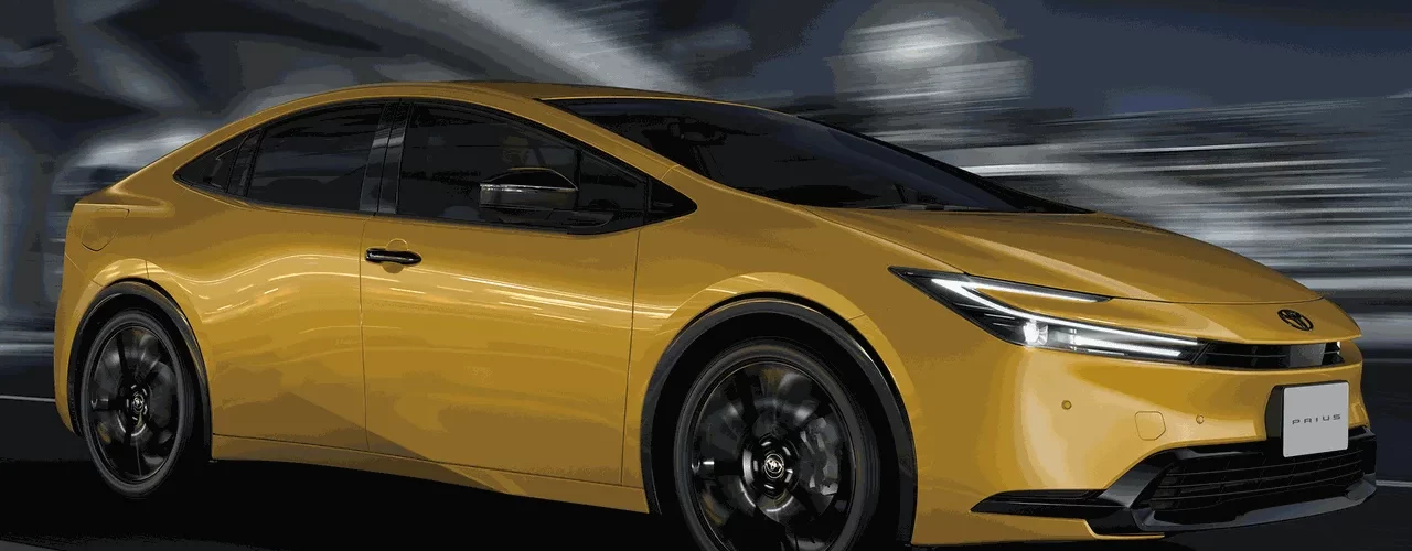 Toyota Prius PHEV Night Shade: чёрные акценты на кузове
