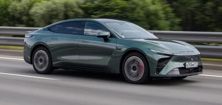 Экспериментальные испытания купе Exlantix ES в экстремальных условиях на гоночных трассах.