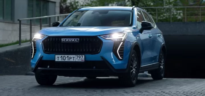 График продаж новых автомобилей в России за июль 2025 года, показывающий лидирующие бренды и модели.