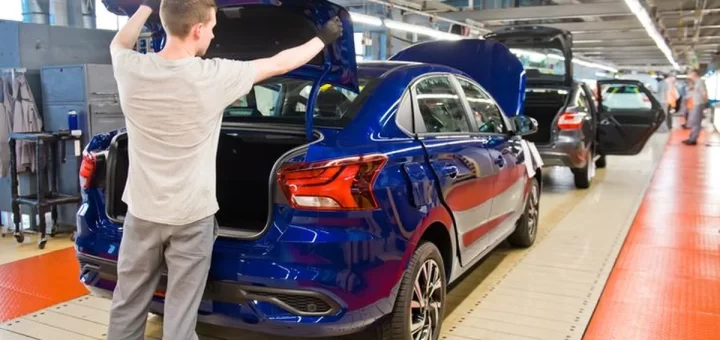 Фотография сборочной линии LADA Iskra на бывшем заводе Nissan