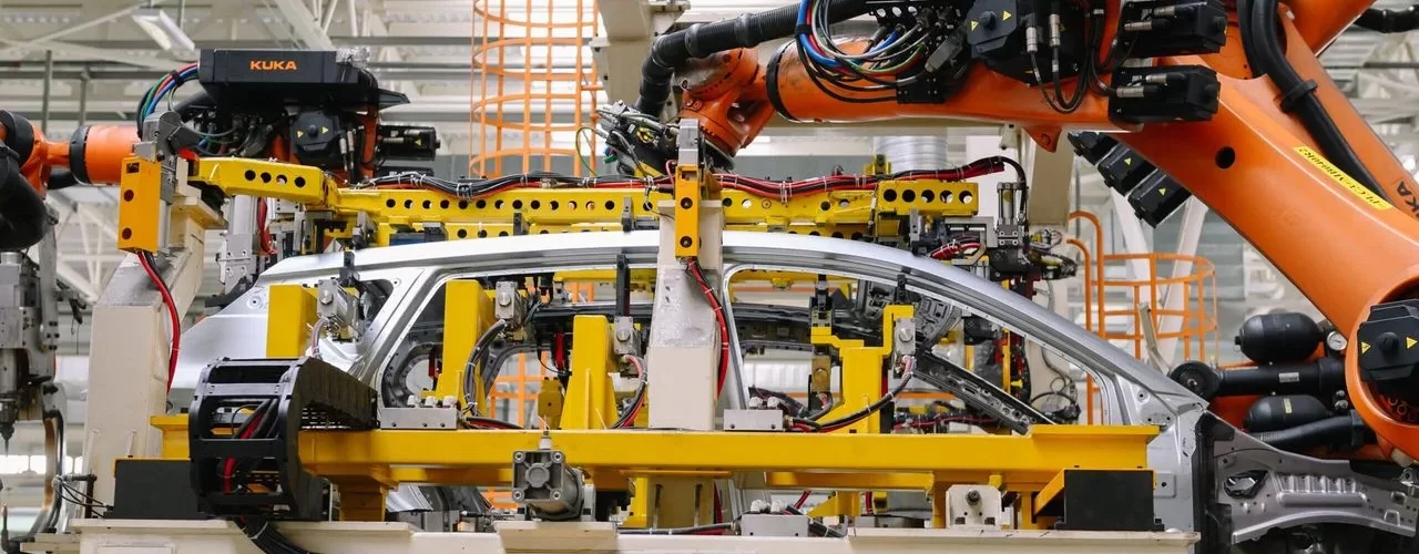 Три новые модели автомобилей Belgee и Geely, собранные в Беларуси.