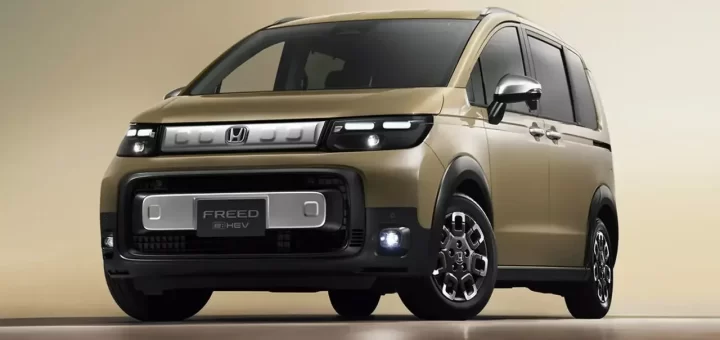 Honda Freed Crosstar бежевого цвета