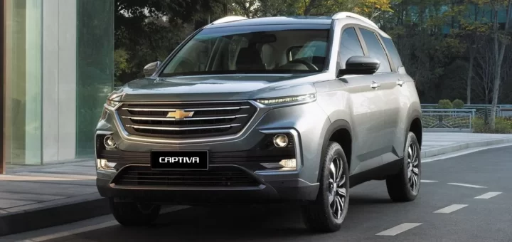 Chevrolet Captiva на дороге