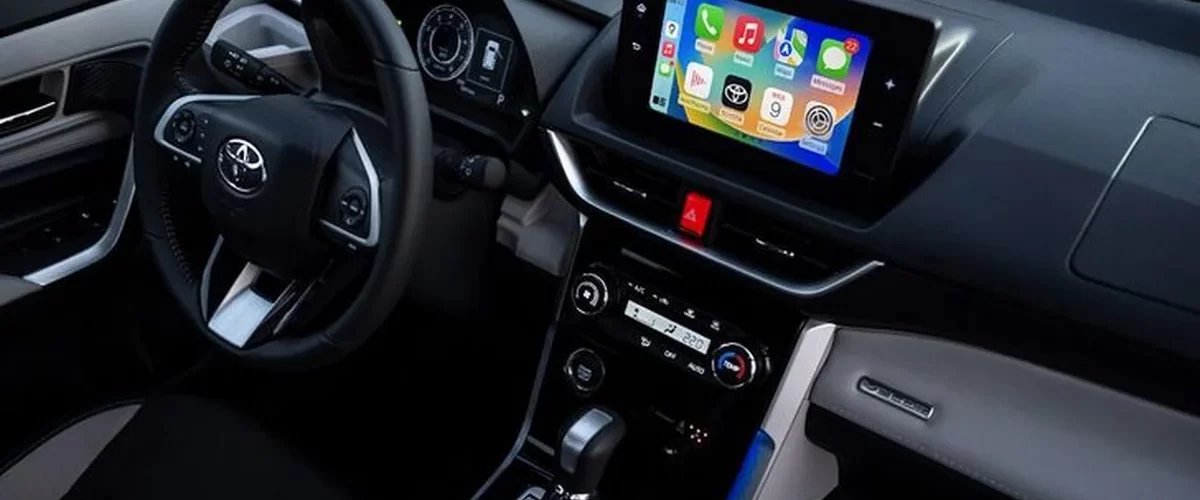 Toyota Veloz — семиместный компактвэн