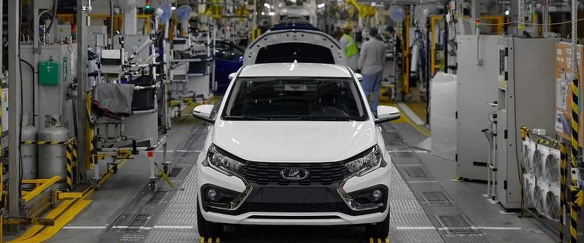 Фотография новой LADA Iskra на конвейере