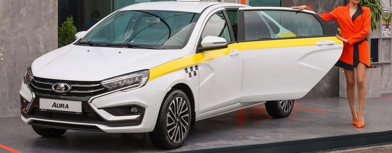 Фотография автомобилей LADA Granta, Vesta и Aura в таксопарке