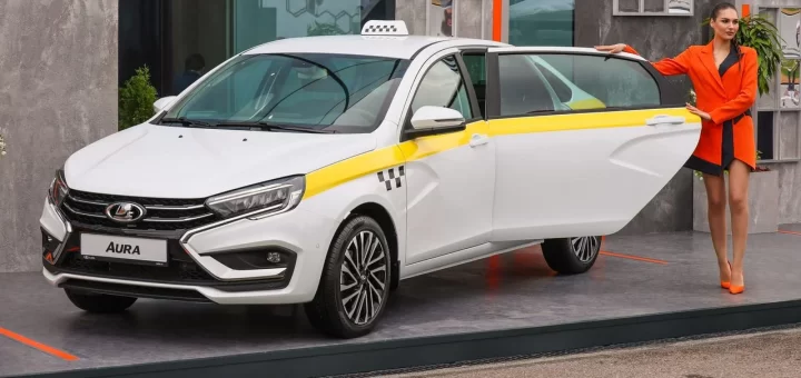 Фотография автомобилей LADA Granta, Vesta и Aura в таксопарке