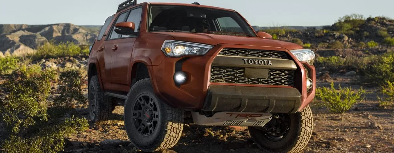 График изменения стоимости автомобилей разных марок за пять лет