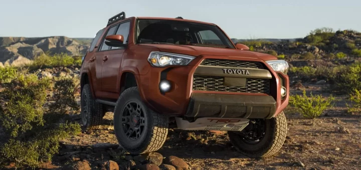 График изменения стоимости автомобилей разных марок за пять лет