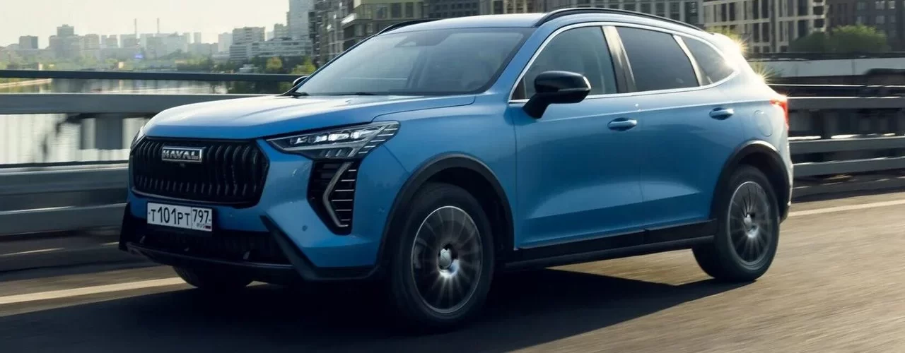 Фотография с изображением различных моделей автомобилей, потенциально разрешенных для работы в такси