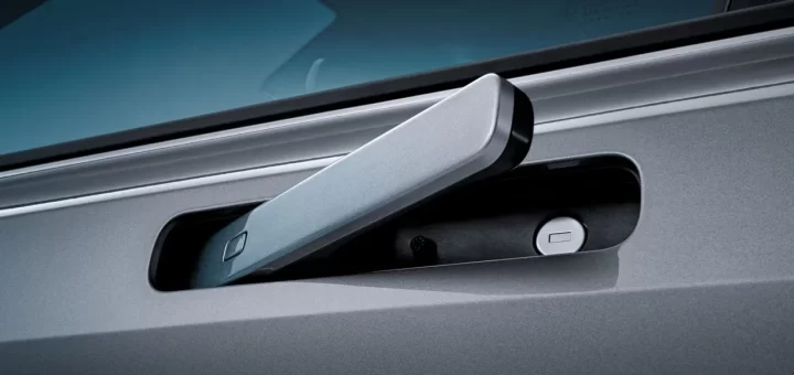 Выдвижные дверные ручки автомобиля